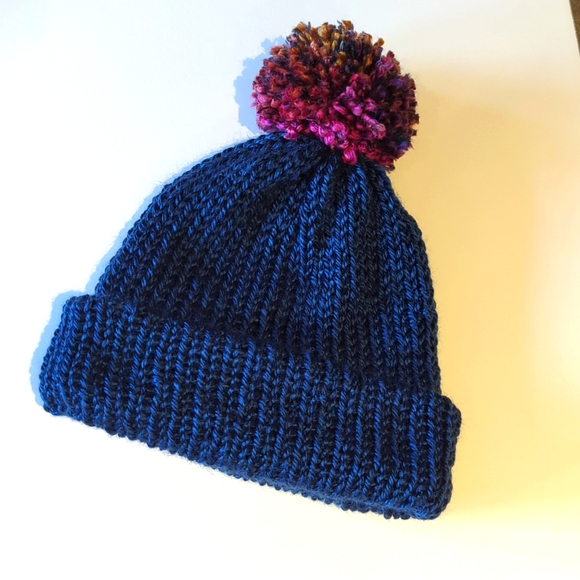 Kids knit toque with pompom - Picture 7 of 12